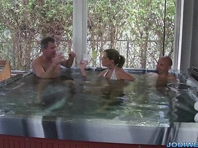 La belle-mère joue un jeu dangereux