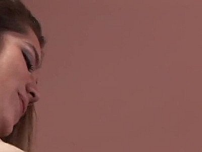 La salope Marley Mason aime le sexe et recevoir du sperme dans la bouche.