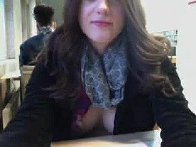 Une amatrice française s'exhibe à la bibliothèque