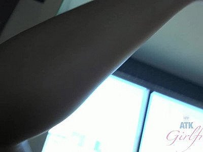 Sextape : Kate England baisée au réveil