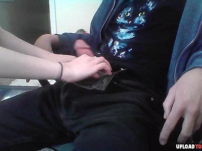 Jane Little Whore bâillonne avec une bite