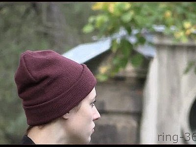 Milf publique sans soutien-gorge