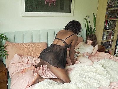 Vanniall et Zelda Cross font l'amour comme des lesbiennes.