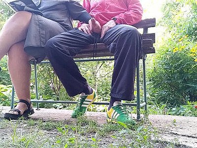 Je n'aime pas lire alors je m'amuse avec sa grosse bite...