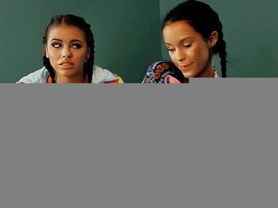 Adriana Chechik et Megan Rain Fellation FFM dans la salle de classe