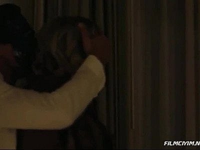 Une femme mariée baise avec d'autres hommes quand son mari est absent