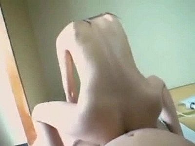 Une asiatique se prend une creampie matinale