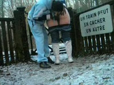 Je baise une française dans un parc