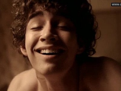 Amy Beth Hayes et ses beaux seins nus dans Misfits