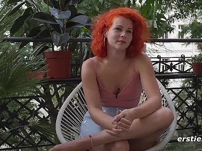 Heiße Dildo-Action auf einem Berliner Balkon mit Helena