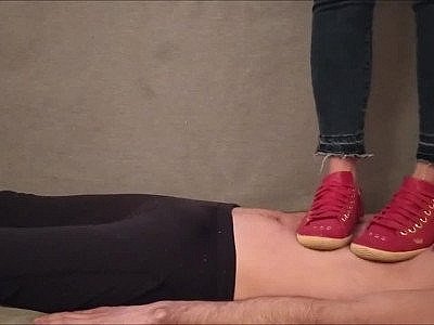 Trample with different shoes - I have to go shopping and I don't know which shoe